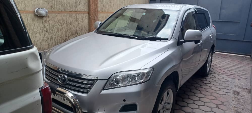 Toyota Vanguard sans plaque