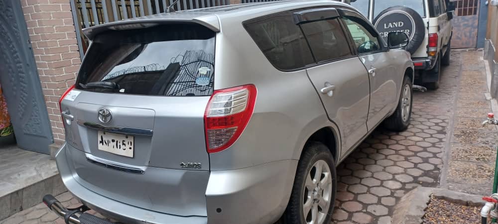 Toyota Vanguard sans plaque