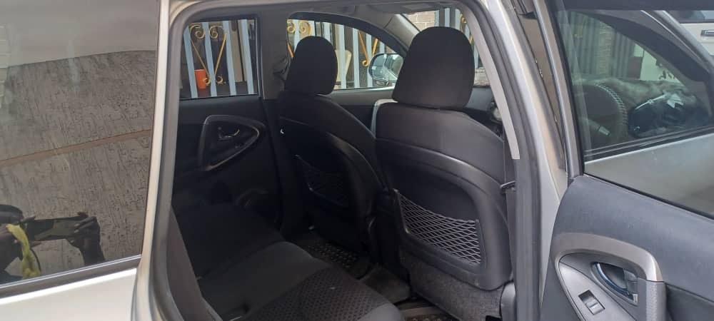 Toyota Vanguard sans plaque