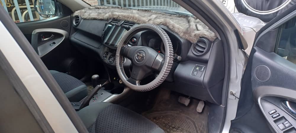 Toyota Vanguard sans plaque