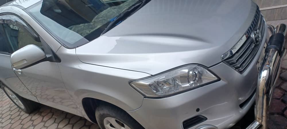 Toyota Vanguard sans plaque