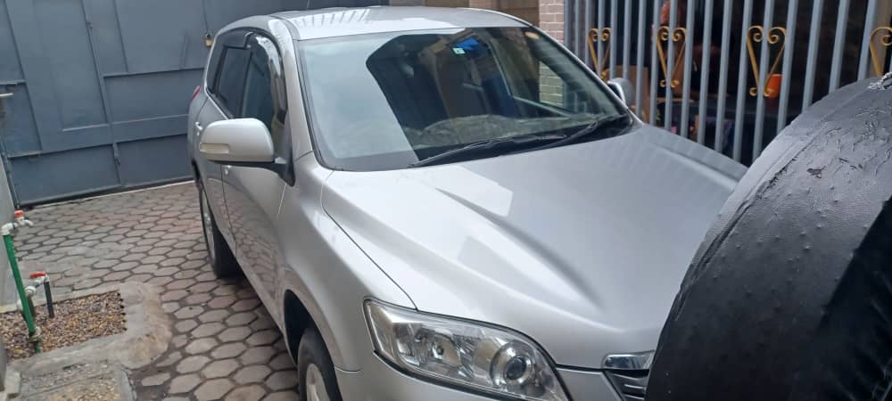 Toyota Vanguard sans plaque