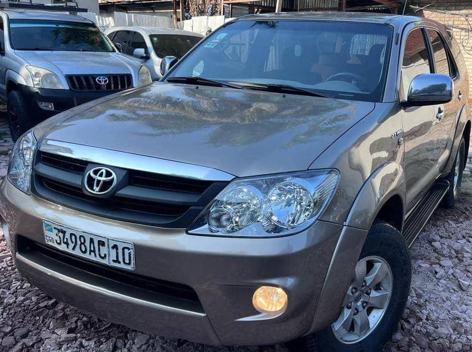Toyota Fortuner 2010