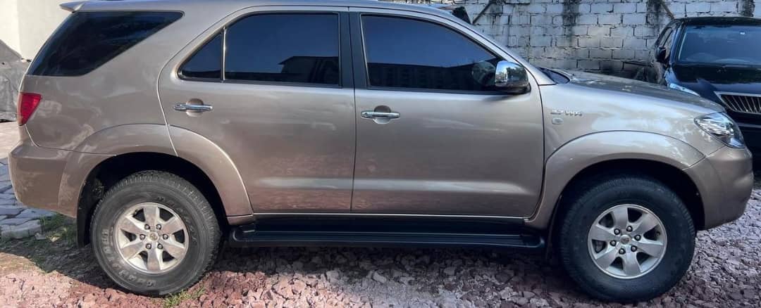 Toyota Fortuner 2010