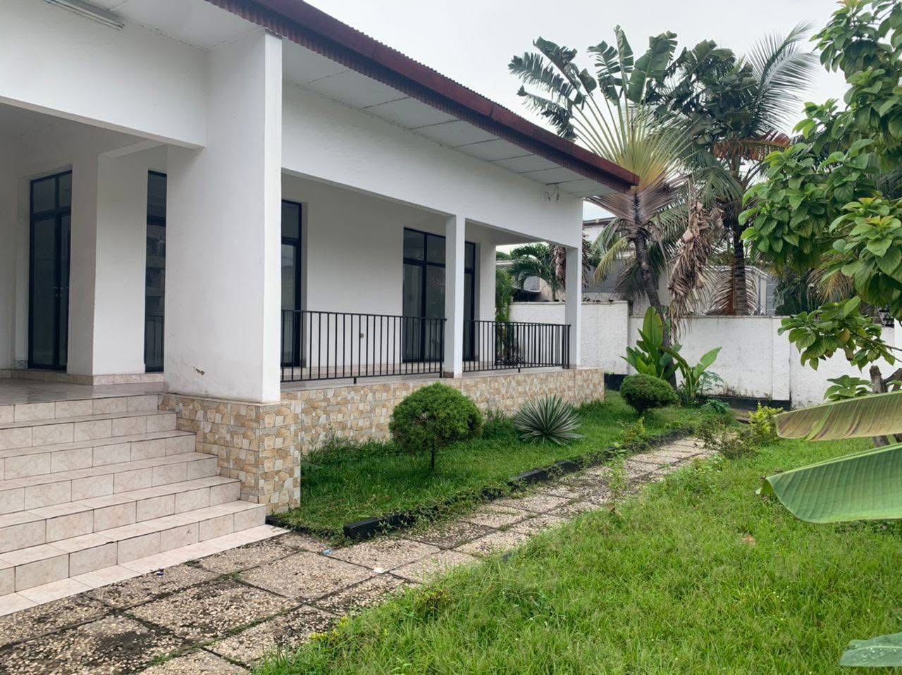 Maison 3. Chambres Gombe