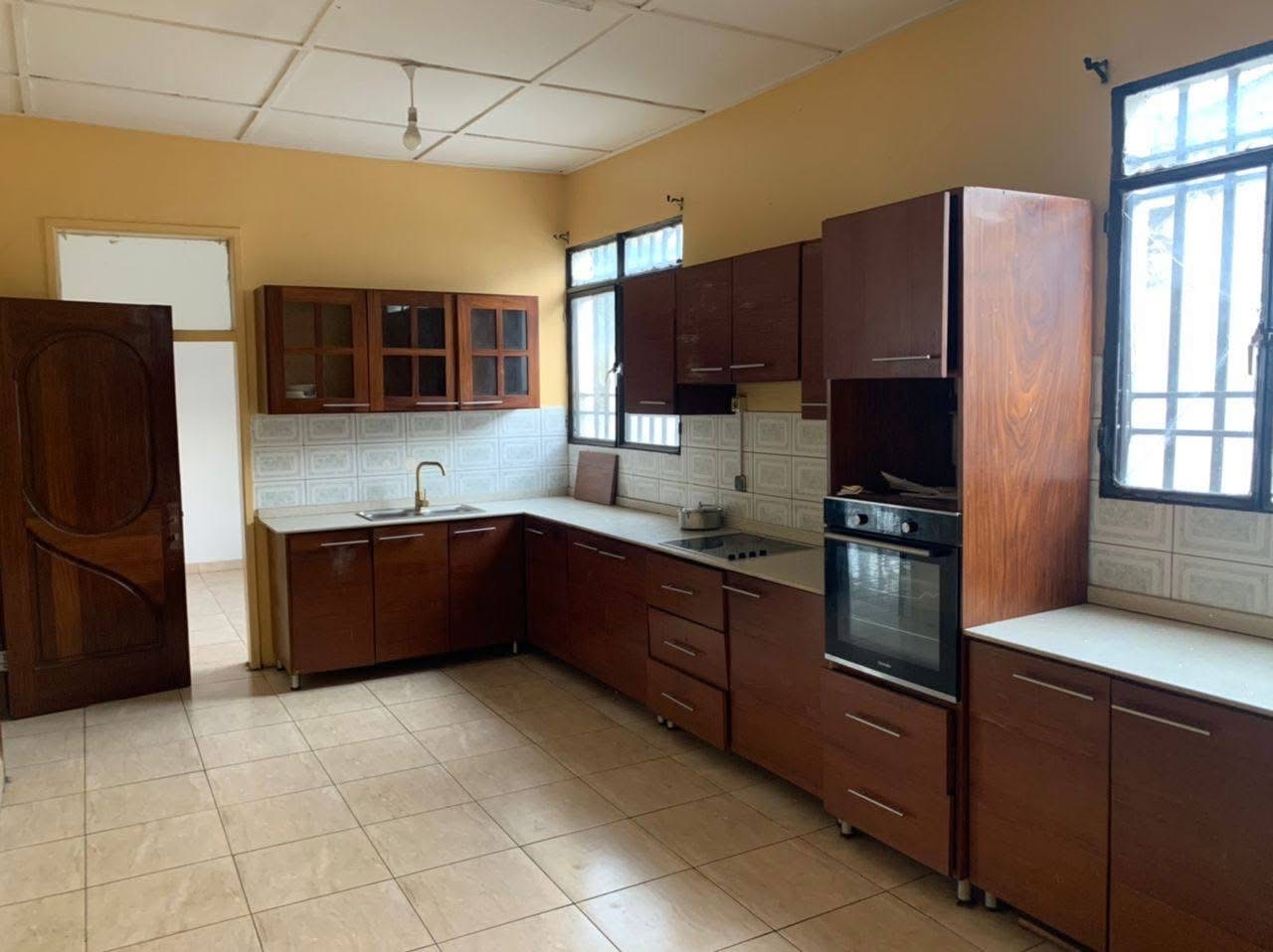 Maison 3. Chambres Gombe