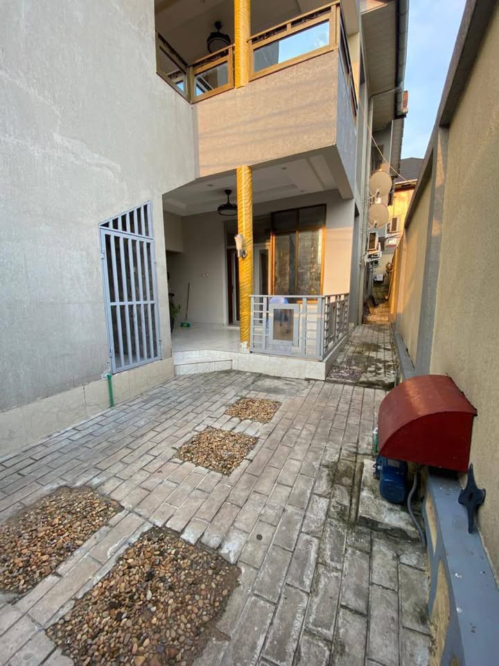 MAISON JUMELÉE À LOUER – NGALIEMA