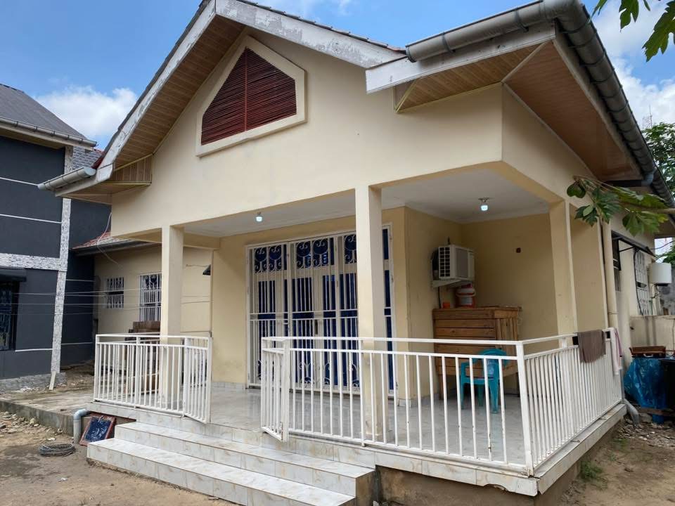 Maison à Louer – Quartier UPN