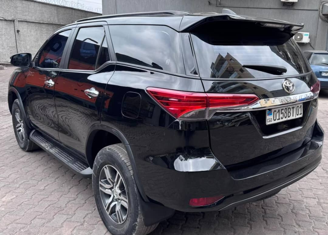 TOYOTA fortuner authentique 2019