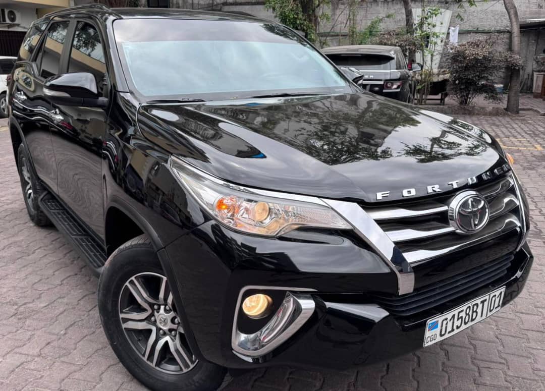TOYOTA fortuner authentique 2019