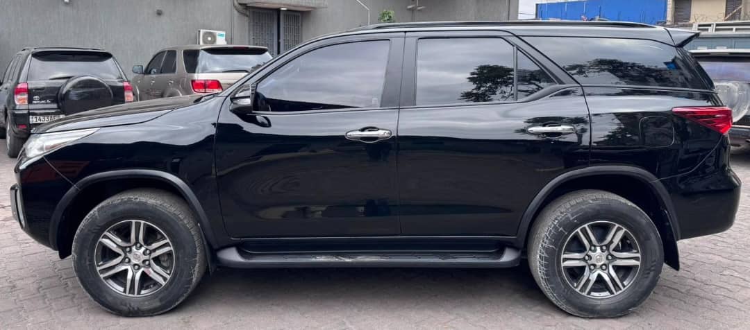 TOYOTA fortuner authentique 2019