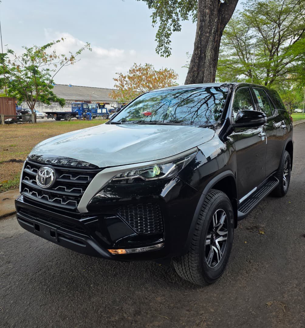 TOYOTA FORTUNER 2025