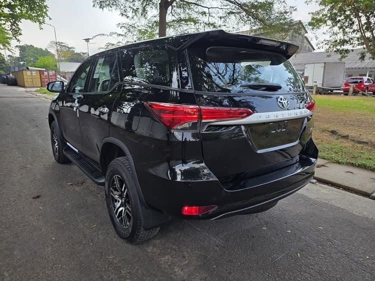 TOYOTA FORTUNER 2025