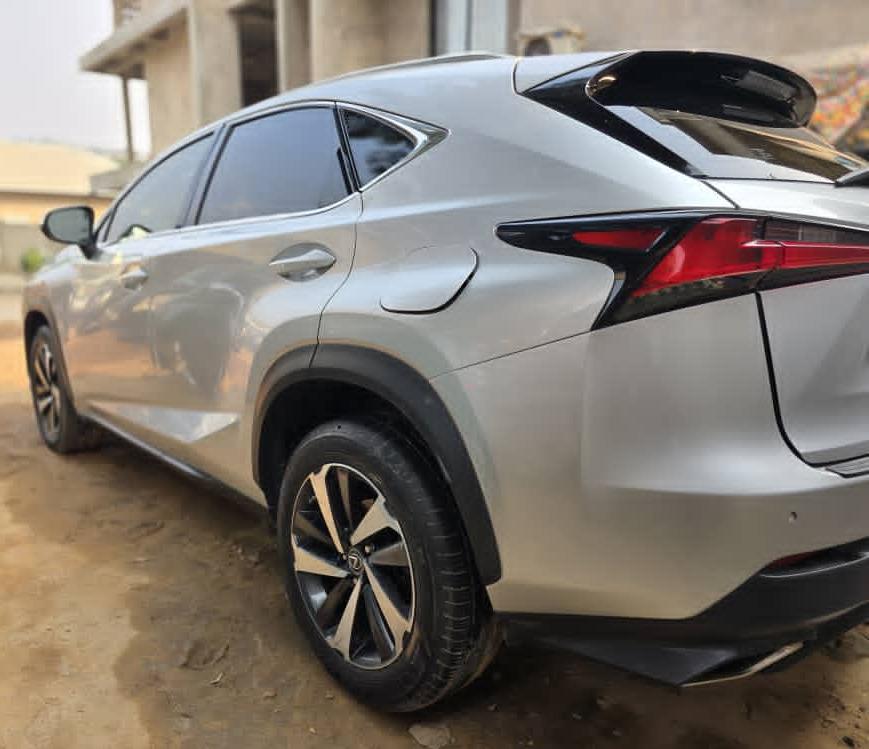 LEXUS NX300 ANNÉE 2022