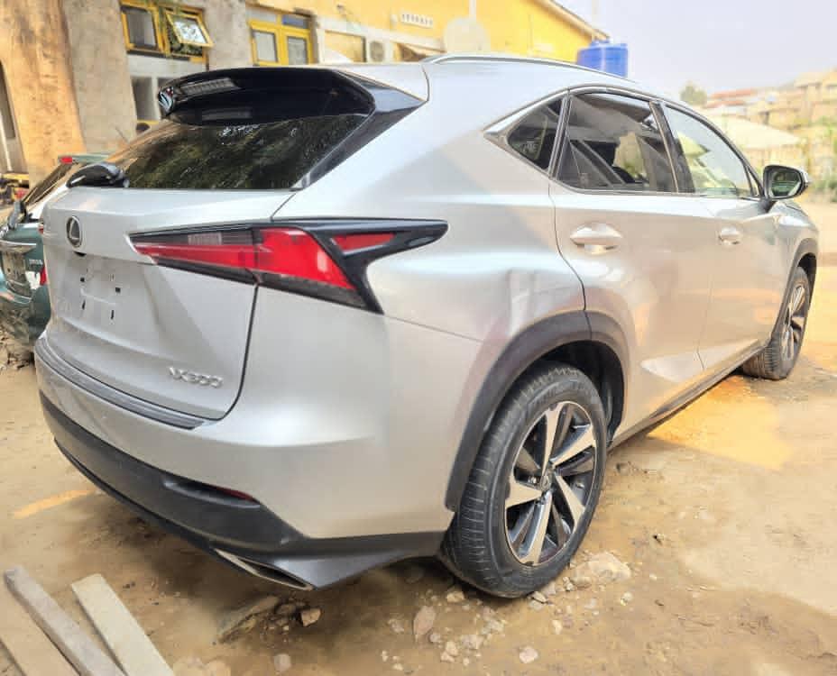LEXUS NX300 ANNÉE 2022